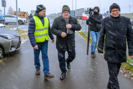 Czesław Siekierski, minister rolnictwa i rozwoju wsi oraz Teresa Kubas-Hul, wojewoda podkarpacki spotkali się w niedzielę z protestującymi w Medyce rolnikami.