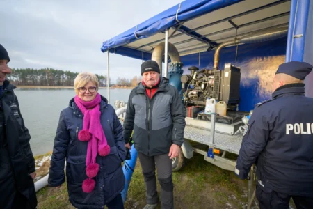Uczestnicy posiedzenia Powiatowego Zespołu Zarządzania Kryzysowego i ćwiczeń w Tarnobrzegu