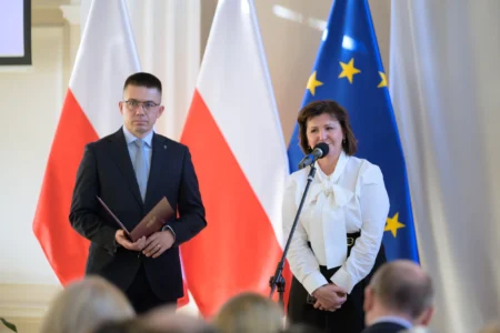 Uczestnicy uroczystości z okazji święta służb społecznych