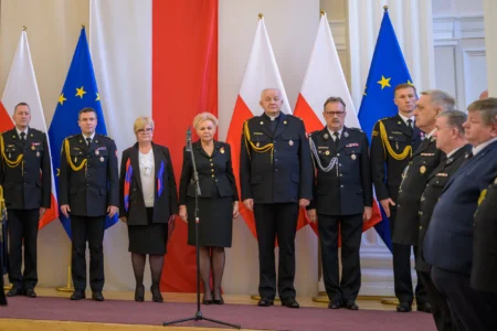 Uczestnicy zbiórki strażackiej z okazji Narodowego Święta Niepodległości