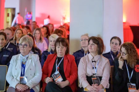 Uczestnicy konferencji dotyczącej przemocy wobec dzieci