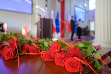 Uczestnicy uroczystości z okazji święta służb społecznych