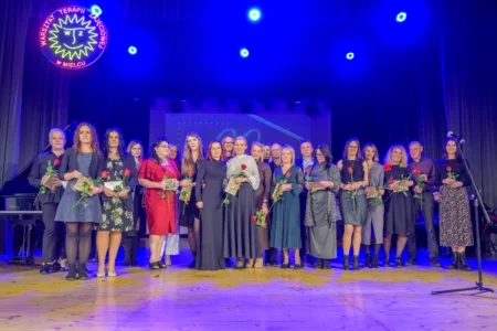 Uczestnicy jubileuszu 30-lecia Warsztatu Terapii Zajęciowej w Mielcu