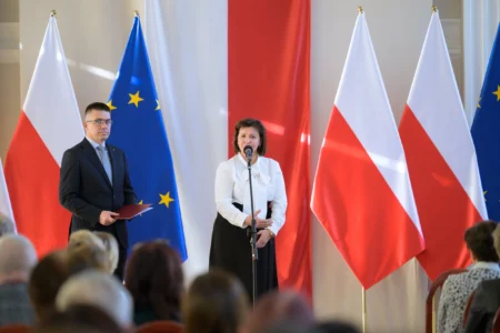 Uczestnicy uroczystości z okazji święta służb społecznych