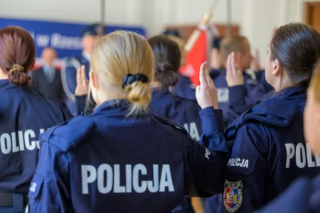 Uczestnicy uroczystego ślubowania policjantów