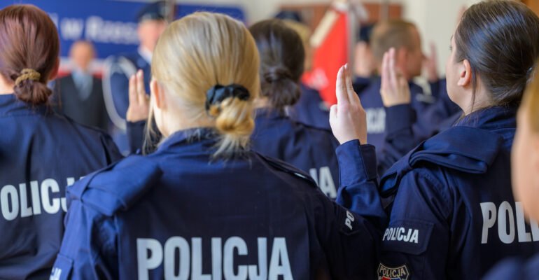 Uczestnicy uroczystego ślubowania policjantów