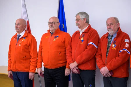 Uczestnicy uroczystości z okazji Dnia Ratownika Górskiego