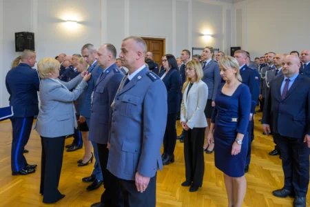 Uczestnicy policyjnej uroczystości z okazji narodowego Święta Niepodległości