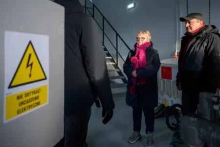 Uczestnicy posiedzenia Powiatowego Zespołu Zarządzania Kryzysowego i ćwiczeń w Tarnobrzegu