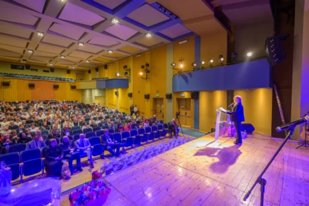 Uczestnicy jubileuszu 30-lecia Warsztatu Terapii Zajęciowej w Mielcu