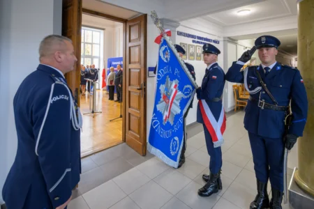 Uczestnicy policyjnej uroczystości z okazji narodowego Święta Niepodległości