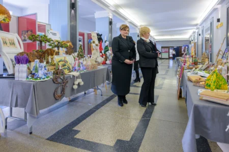 Uczestnicy jubileuszu 30-lecia Warsztatu Terapii Zajęciowej w Mielcu