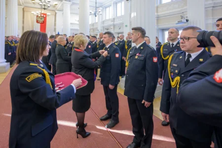 Uczestnicy zbiórki strażackiej z okazji Narodowego Święta Niepodległości