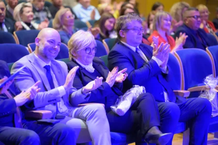 Uczestnicy jubileuszu 30-lecia Warsztatu Terapii Zajęciowej w Mielcu