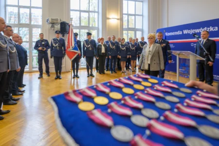 Uczestnicy policyjnej uroczystości z okazji narodowego Święta Niepodległości