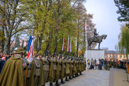 Uczestnicy obchodów Narodowego Święta Niepodległości w Rzeszowie