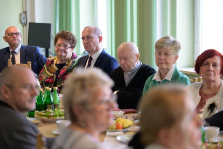 W Podkarpackim Urzędzie Wojewódzkim odbyły się dziś konsultacje ustawy o bonie senioralnym. Z udziałem Marzeny Okły-Drewnowicz, minister do spraw polityki senioralnej