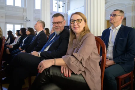 Uczestnicy uroczystości z okazji święta służb społecznych