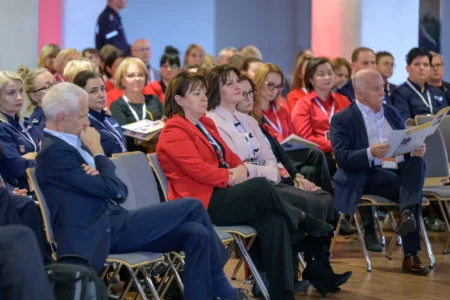 Uczestnicy konferencji dotyczącej przemocy wobec dzieci