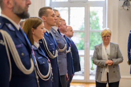 Uczestnicy policyjnej uroczystości z okazji narodowego Święta Niepodległości