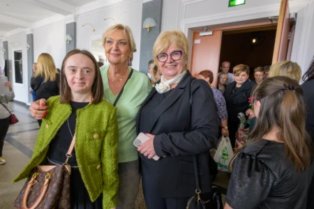 Uczestnicy jubileuszu 30-lecia Warsztatu Terapii Zajęciowej w Mielcu