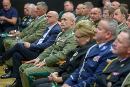 Uczestnicy otwarcia wystawy w Muzeum Narodowym Ziemi Przemyskiej