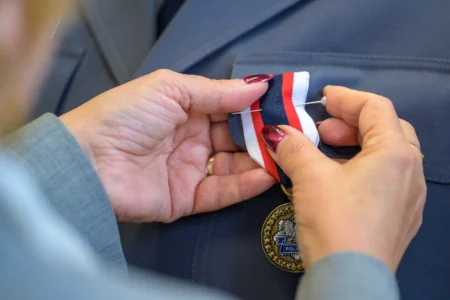 Uczestnicy policyjnej uroczystości z okazji narodowego Święta Niepodległości