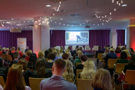 Uczestnicy konferencji dotyczącej przemocy wobec dzieci