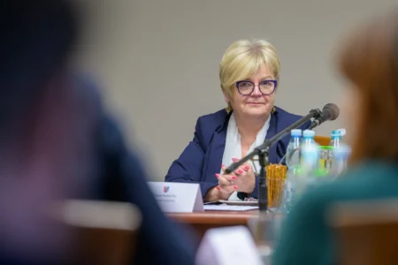 Uczestnicy posiedzenia Powiatowego Zespołu Zarządzania Kryzysowego i ćwiczeń w Tarnobrzegu