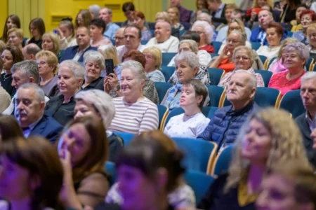 Uczestnicy jubileuszu 30-lecia Warsztatu Terapii Zajęciowej w Mielcu