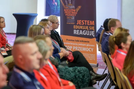 Uczestnicy konferencji dotyczącej przemocy wobec dzieci