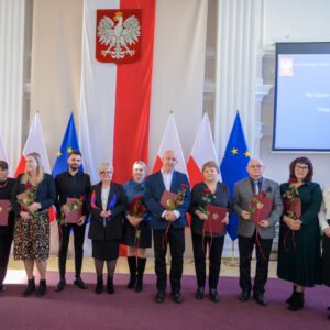 Uczestnicy uroczystości z okazji święta służb społecznych