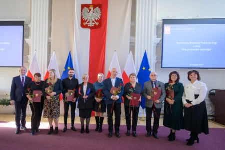 Uczestnicy uroczystości z okazji święta służb społecznych