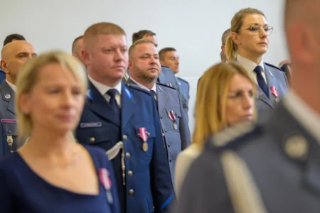 Uczestnicy policyjnej uroczystości z okazji narodowego Święta Niepodległości