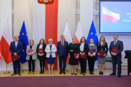 Uczestnicy uroczystości z okazji Narodowego Święta Niepodległości