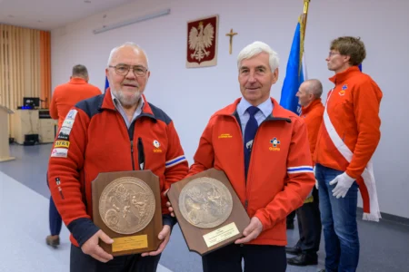 Uczestnicy uroczystości z okazji Dnia Ratownika Górskiego