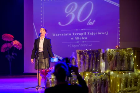 Uczestnicy jubileuszu 30-lecia Warsztatu Terapii Zajęciowej w Mielcu