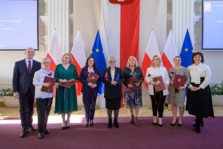 Uczestnicy uroczystości z okazji święta służb społecznych