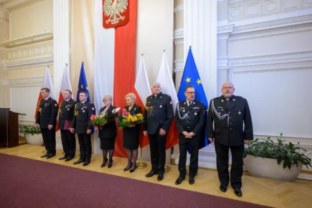 Uczestnicy zbiórki strażackiej z okazji Narodowego Święta Niepodległości
