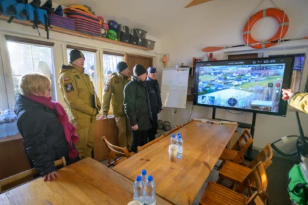 Uczestnicy posiedzenia Powiatowego Zespołu Zarządzania Kryzysowego i ćwiczeń w Tarnobrzegu
