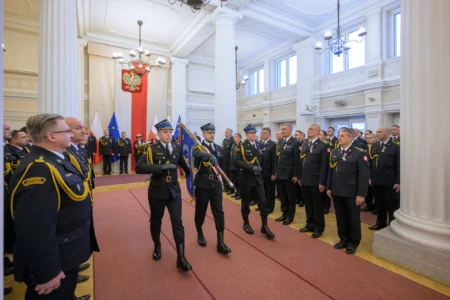 Uczestnicy zbiórki strażackiej z okazji Narodowego Święta Niepodległości