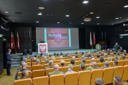 Uczestnicy otwarcia wystawy w Muzeum Narodowym Ziemi Przemyskiej