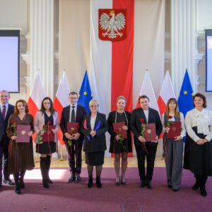 Uczestnicy uroczystości z okazji święta służb społecznych