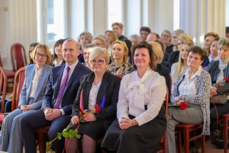 Uczestnicy uroczystości z okazji święta służb społecznych