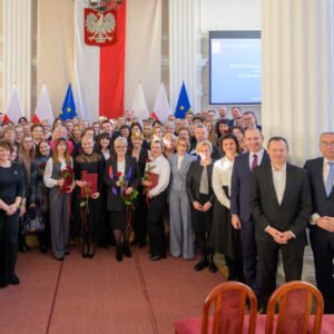 Uczestnicy uroczystości z okazji święta służb społecznych