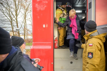 Uczestnicy posiedzenia Powiatowego Zespołu Zarządzania Kryzysowego i ćwiczeń w Tarnobrzegu