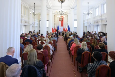 W Podkarpackim Urzędzie Wojewódzkim odbyły się dziś konsultacje ustawy o bonie senioralnym. Z udziałem Marzeny Okły-Drewnowicz, minister do spraw polityki senioralnej