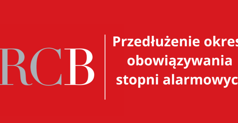 Czerwone tło i napis Przedłużenie obowiązywania stopni alarmowych