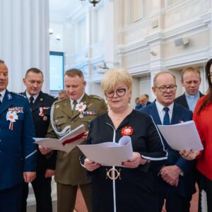 Uczestnicy spotkania patriotycznego w Urzędzie Wojewódzkim