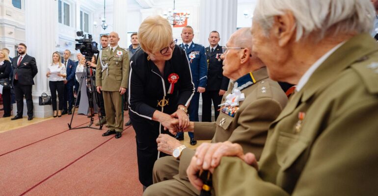 Uczestnicy spotkania patriotycznego w Urzędzie Wojewódzkim